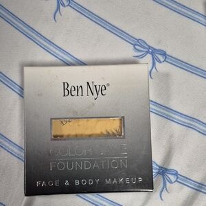 Ben Nye Color Cake Foundation